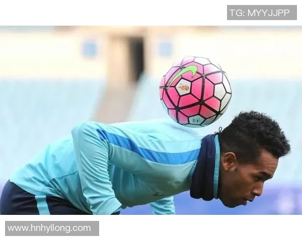 足球巨星赛场落泪瞬间引发热议展现拼搏背后真实情感 足球巨星赛场落泪瞬间引发热议展现拼搏背后真实情感