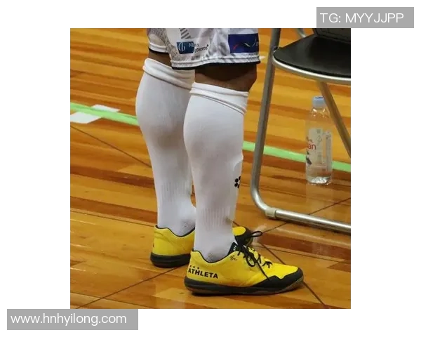 足球球星如何选择适合自己颠球的足球鞋技巧解析