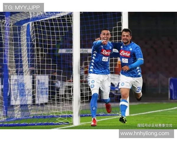 足球球星捶胸口背后的意义 揭示情感与责任的深刻表达